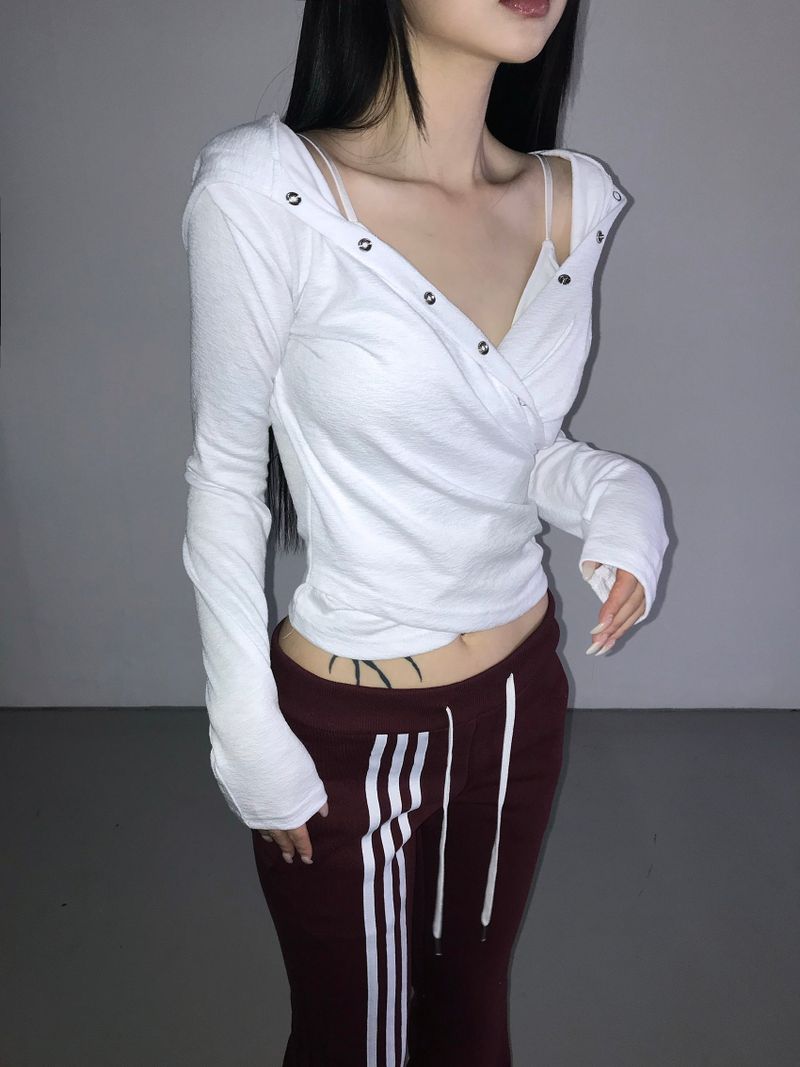 THEAIRTOWN（ザエアータウン）の「snap cross hoodie top(3 color) （Tops）」