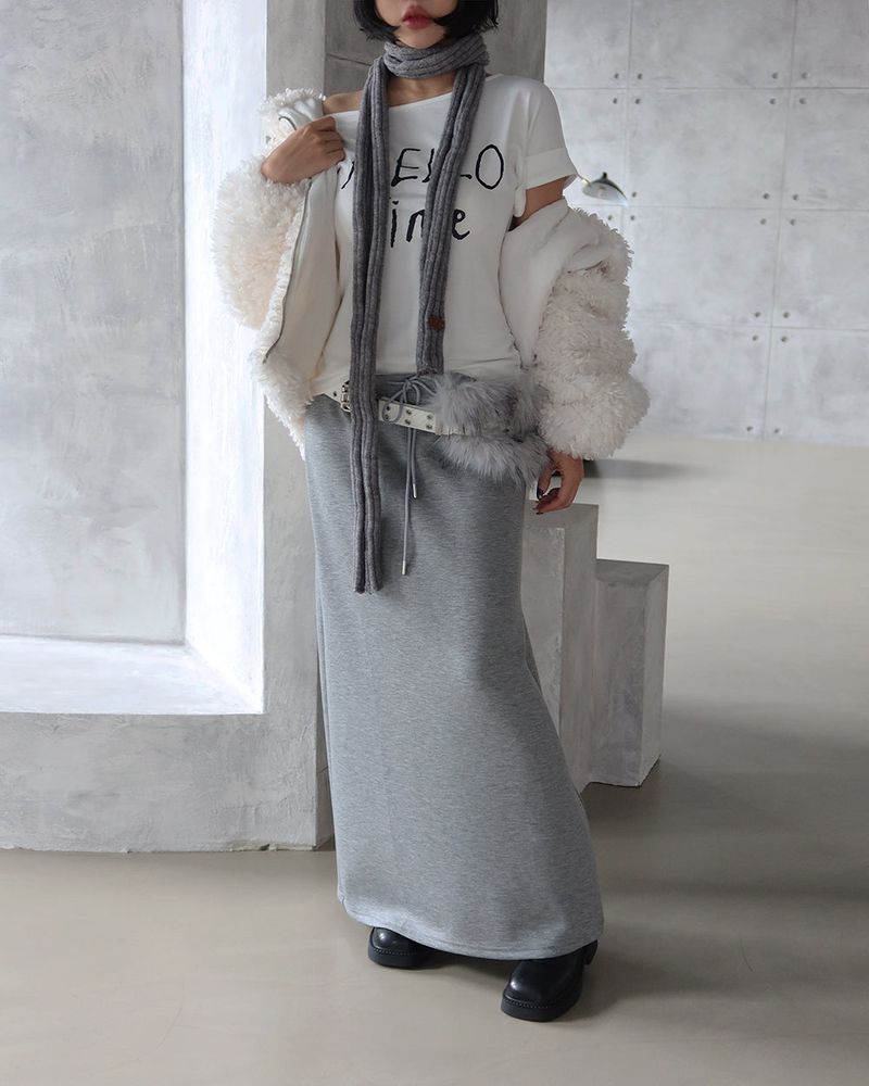 V-neck knit patch long muffler