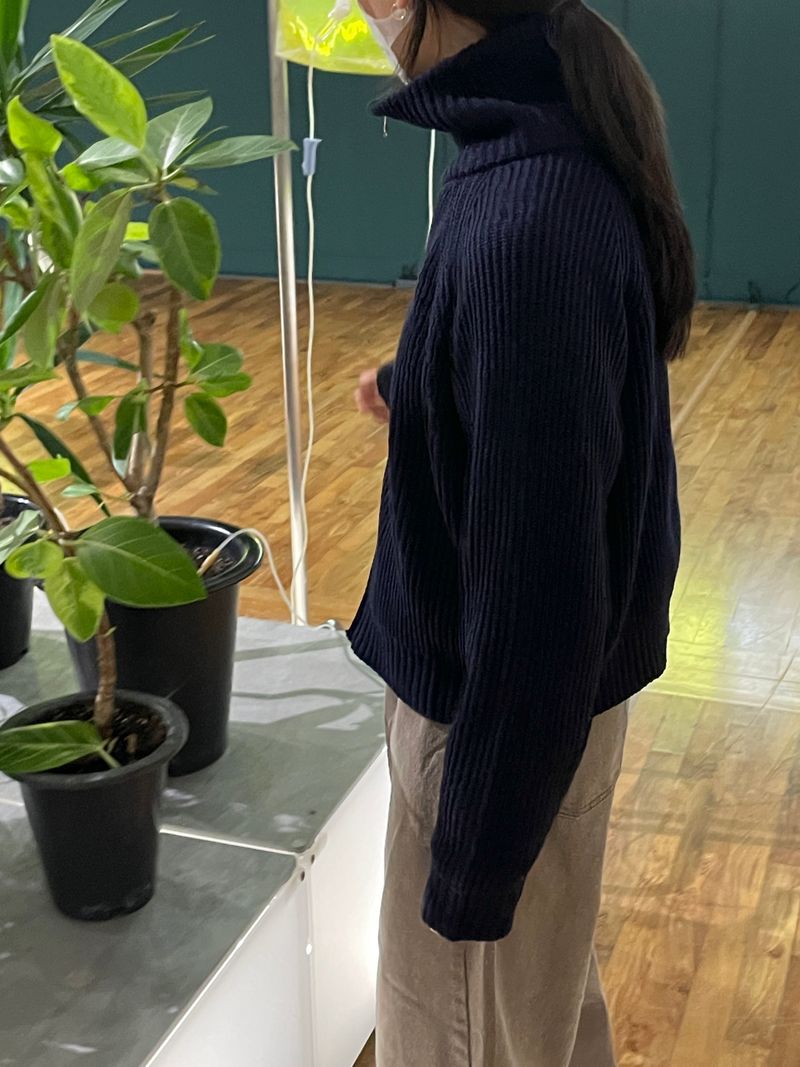 Turtleneck knitwear zip-up