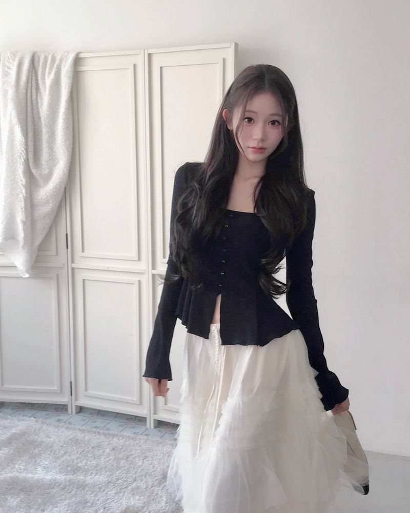 cloudemotion（クラウドエモーション）の「plit square neck frill line top（Tops）」