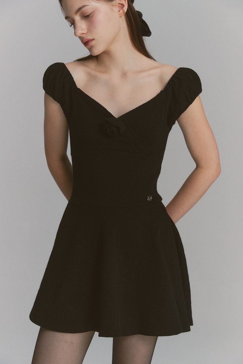 Rose Flare Dress Black