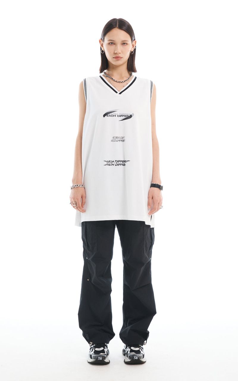 EACH DIFFER(イーチディファー)の「MIX LOGO SLEEVELESS_WHITE(Tops)」
