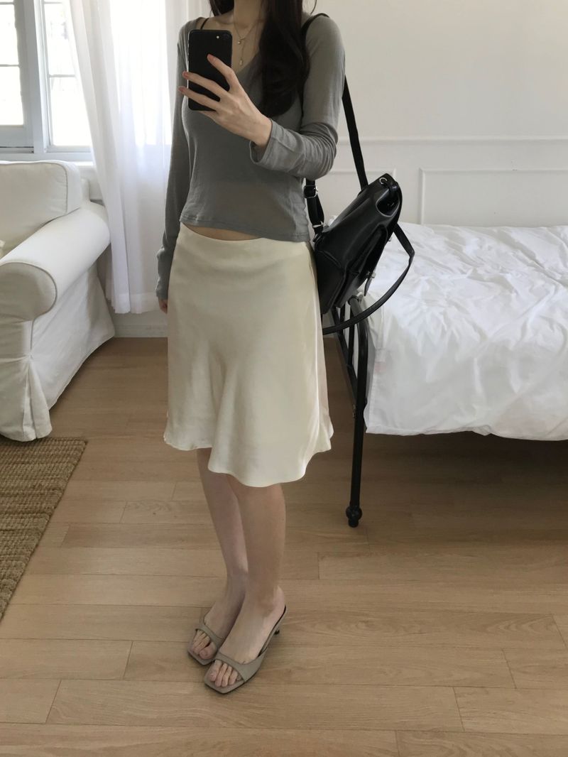 Glue Satin Midi Skirt (2 colors)
