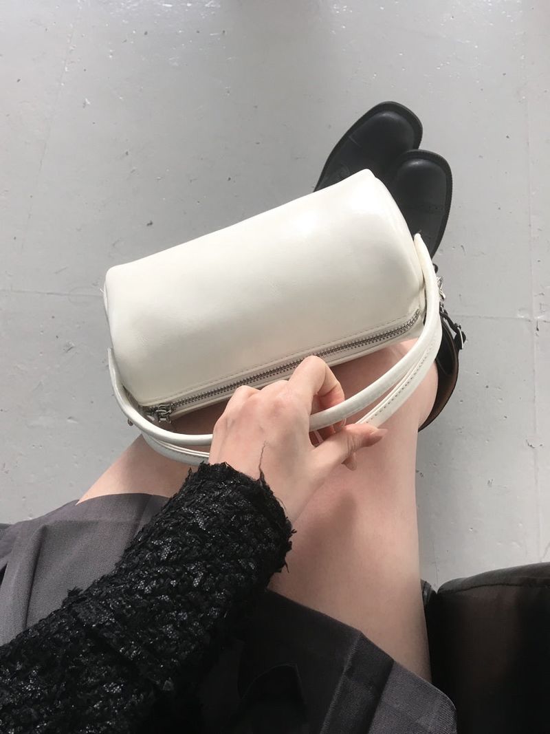 moroi(モロイ)の「Glossy double handle bag(Bags)」