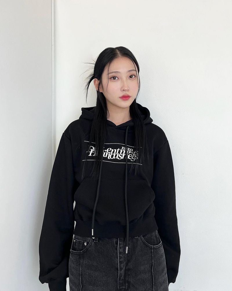 セミクロップスタックロゴフーディ