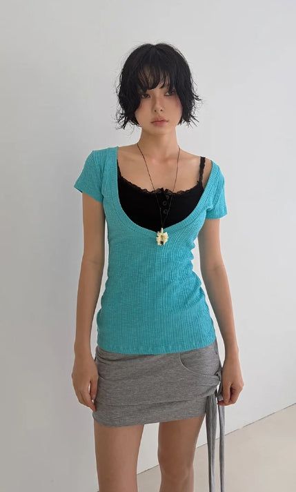 ディープVネックTシャツ