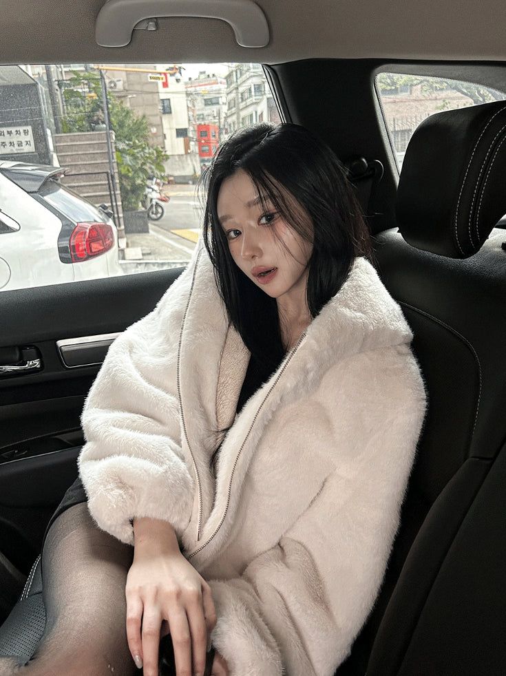 hatsukoshi（ハツコシ）の「Crop Hood Fur Jacket（Jackets/Outerwear）」