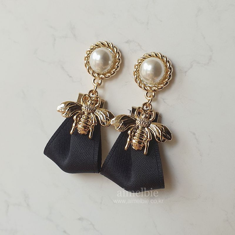 Classic Bee and Ribbon Piercing - Black