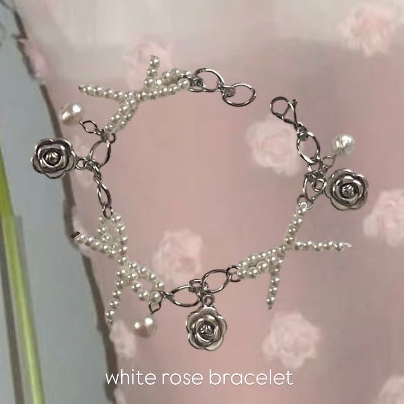 chouchou（シュシュ）の「White rose bracelet（Accessories）」