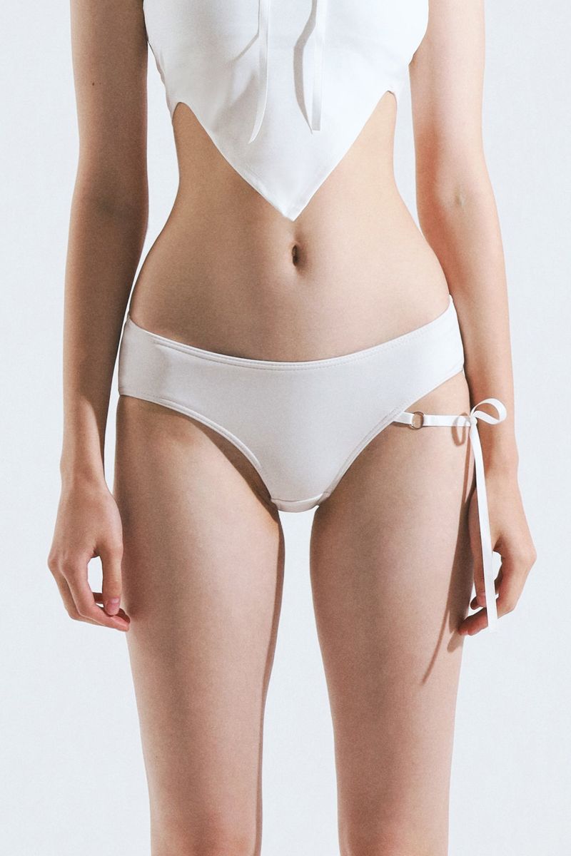 VINAJ(ビナジェイ)の「One-side Ribbon Low Bikini Panties (White)(Swimwear)」