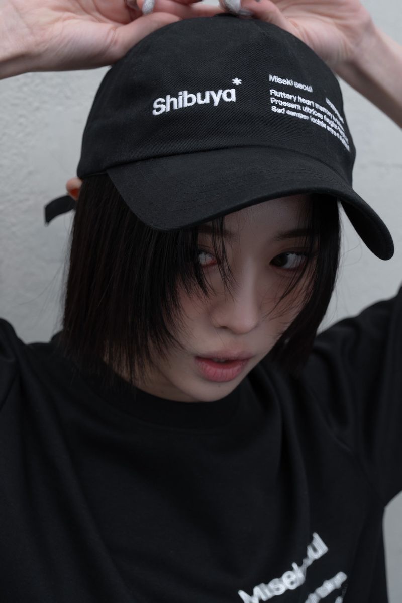 BENNY × Miseki SEOUL(ベニー × ミセキソウル)の「BENNY × Miseki SEOUL タイポグラフィックボールキャップ(帽子)」