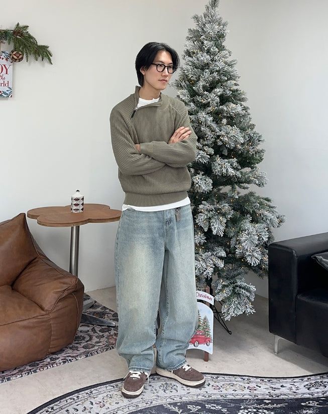 Rubed diagonal zip-up knit