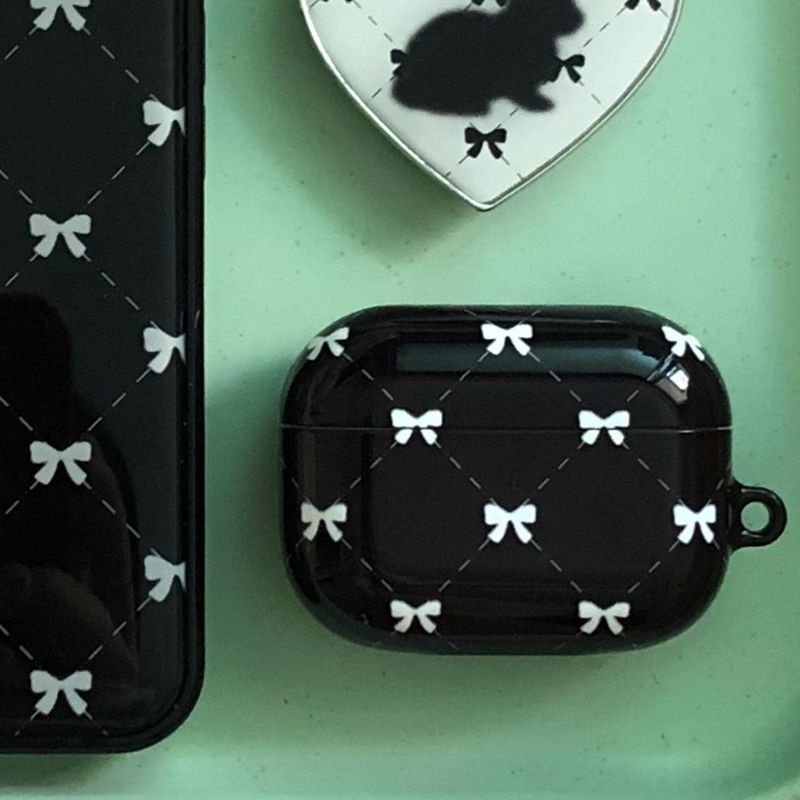 WATERJEAN(ウォータージン)の「vintage black ribbon airpods case (black)(Smartphone Accessories)」
