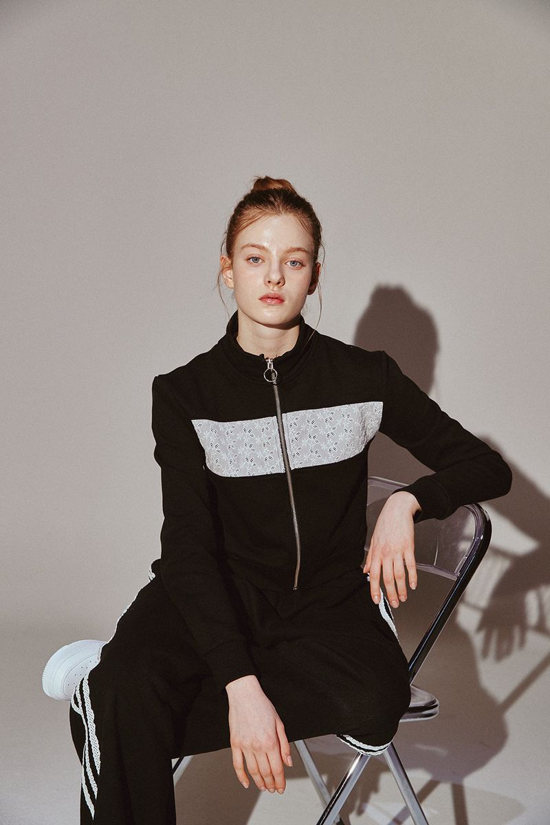 MOILLY(モイリー)の「Lace 7 Track Top Black(Tops)」