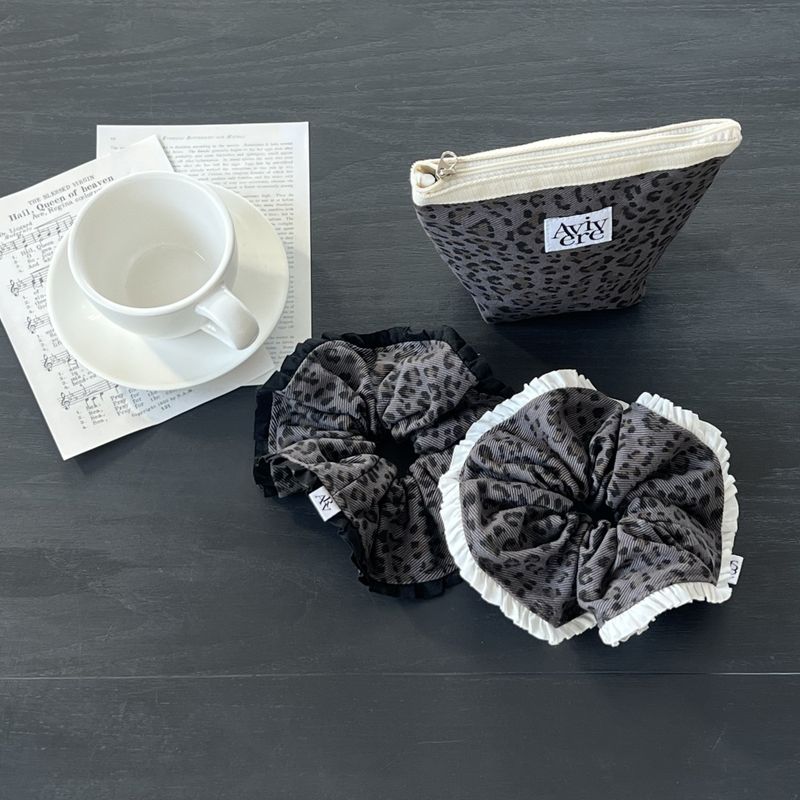scrunchie corduroy leopard_grey