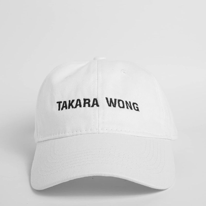 TAKARA WONG（タカラウォン）の「ホワイト ロゴ キャップ（帽子）」