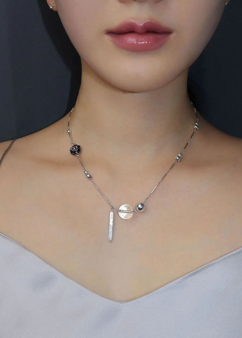 [MADE] rose arc trail necklace