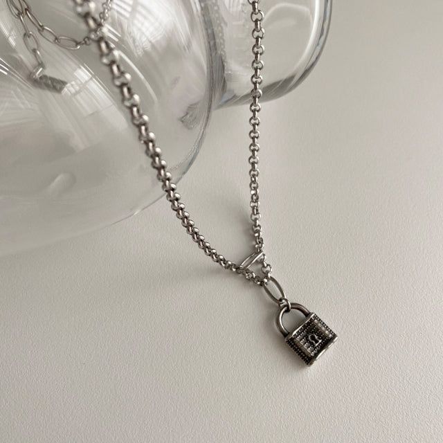 mal Lock Bold Chain Necklace