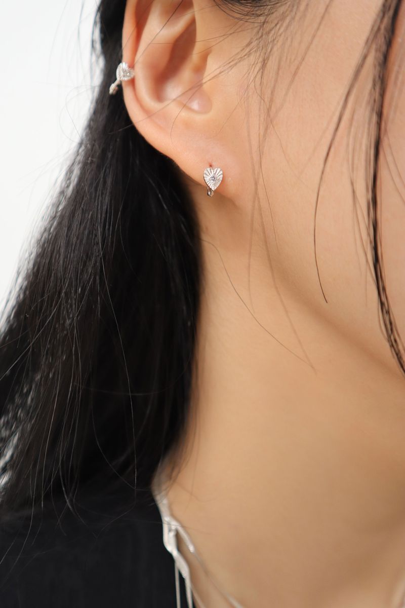 HEART-RAY TINY EARRINGS (SILVER)