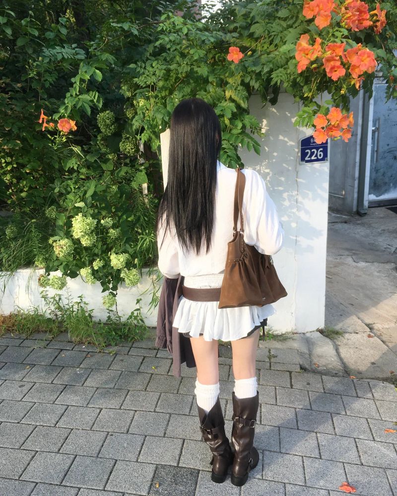 Wide buckle strap long boots