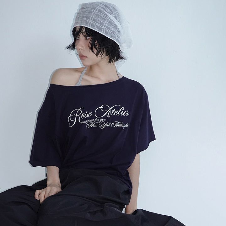 [Robbins] Lettering One Shoulder Short-Sleeved T-shirt - 3 color