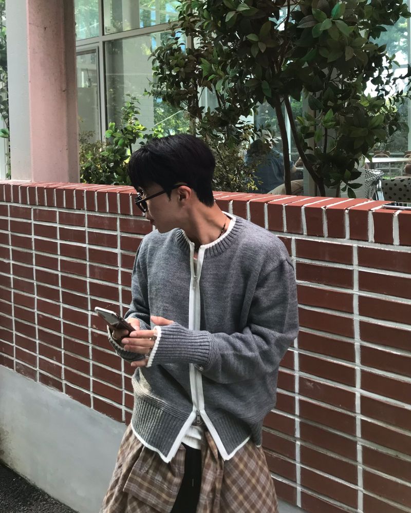 Fingerhole 2-Way Wool Knit Zip-up