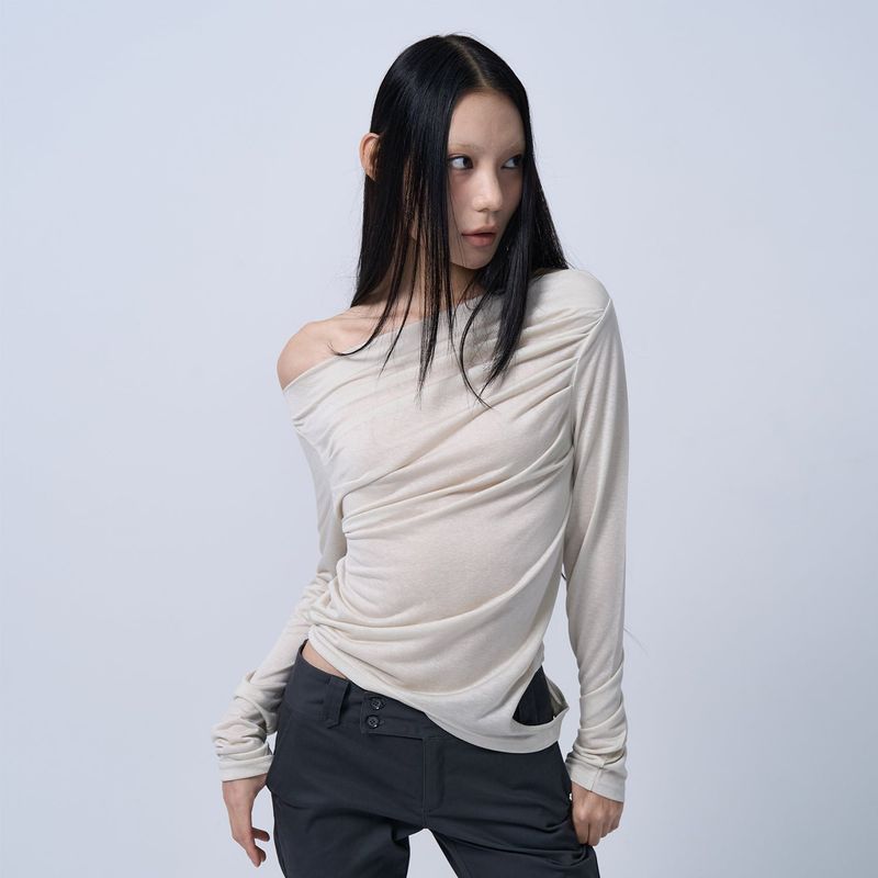 ZIZEMUSEUM（ジゼミュージアム）の「OFF SHOULDER SHIRRING CUT-OUT TOP (PALE GREEN)（Tops）」