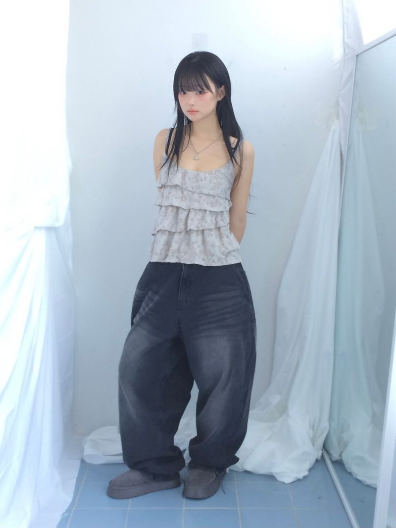 Curved overfit washed denim