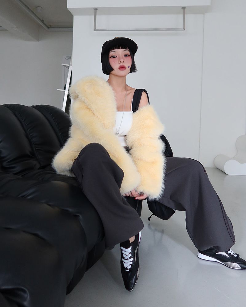 Pastel collar fake fur jacket