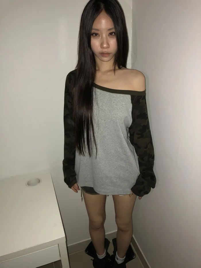 Shy Camo Raglan Tee
