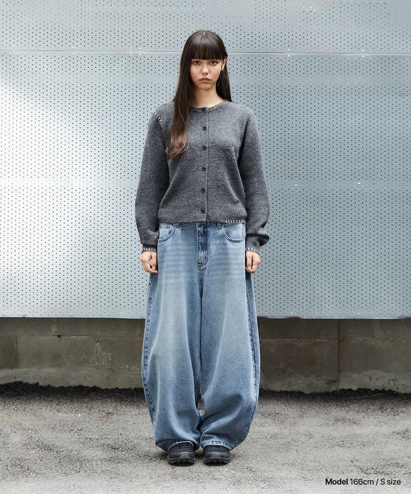 mahagrid(マハグリッド)の「SOLAR EMB CURVED DENIM PANT_BLUE(Pants)」