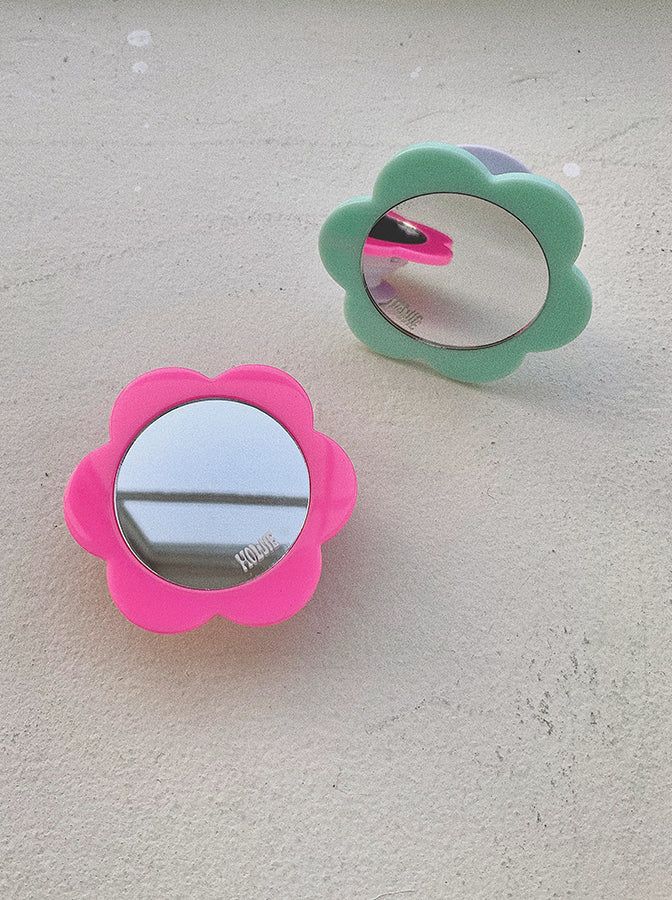 howie(ハウイ)の「flower mirror tok(Smartphone Accessories)」