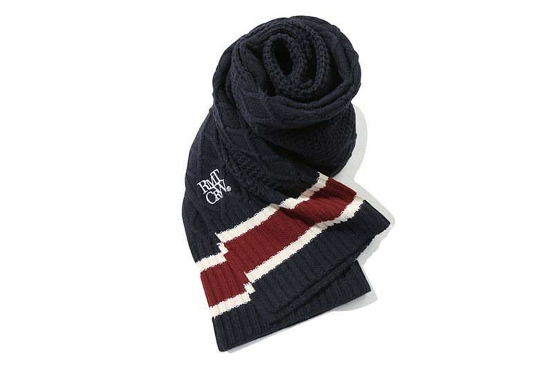 CABLE KNIT LOGO MUFFLER_NAVY