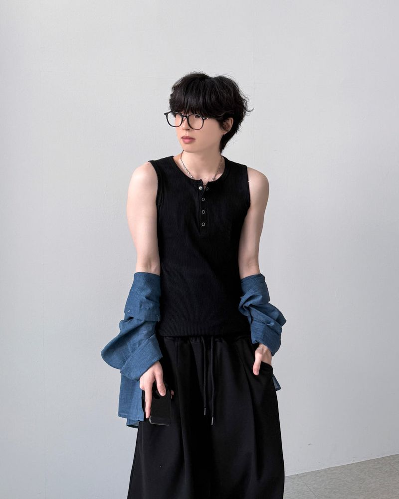 YOURNUS(ユアナス)の「Bertin Henley-Neck Sleeveless(Tops)」