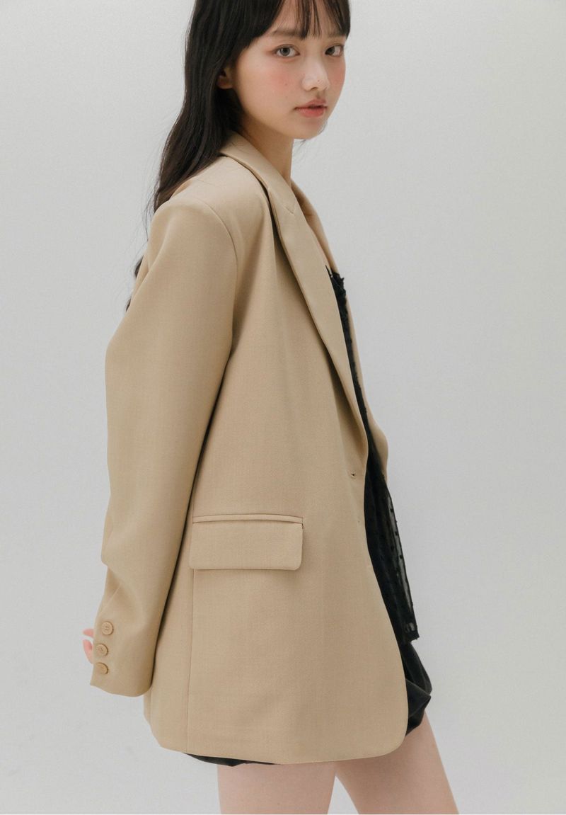 THREE BUTTON BLAZER (BEIGE)