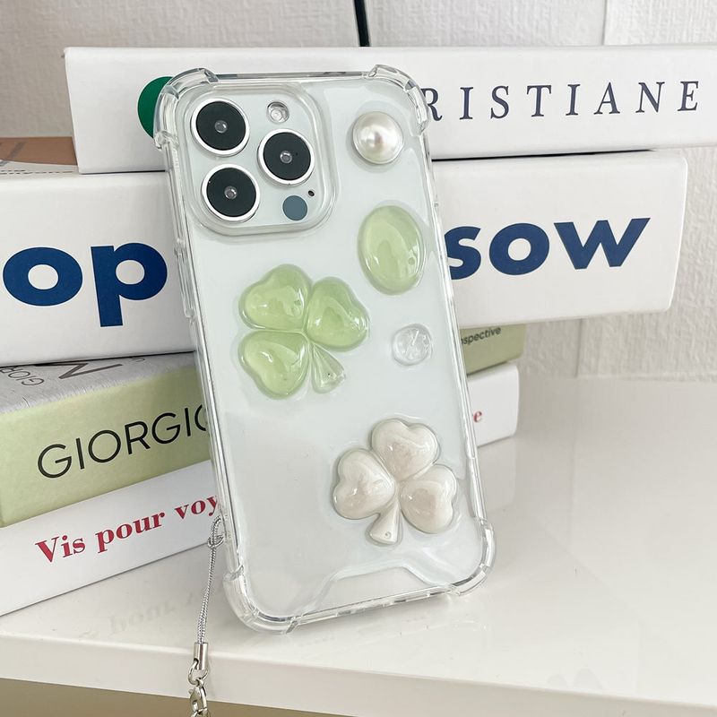 Ellebelle market（エルベルマーケット）の「[made]three-leafs clover resin phonecase （Smartphone Accessories）」
