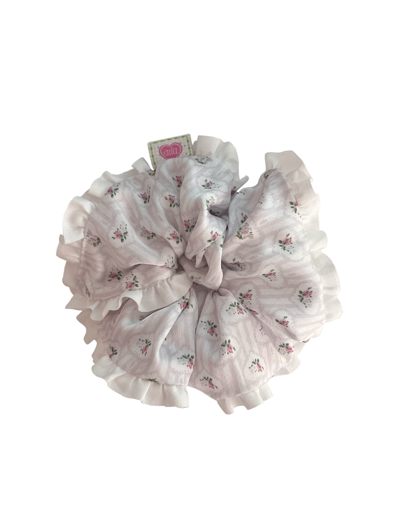 atta(アッタ)の「ウィンター ローズ シュシュ (pattern)(ヘアアクセサリー)」