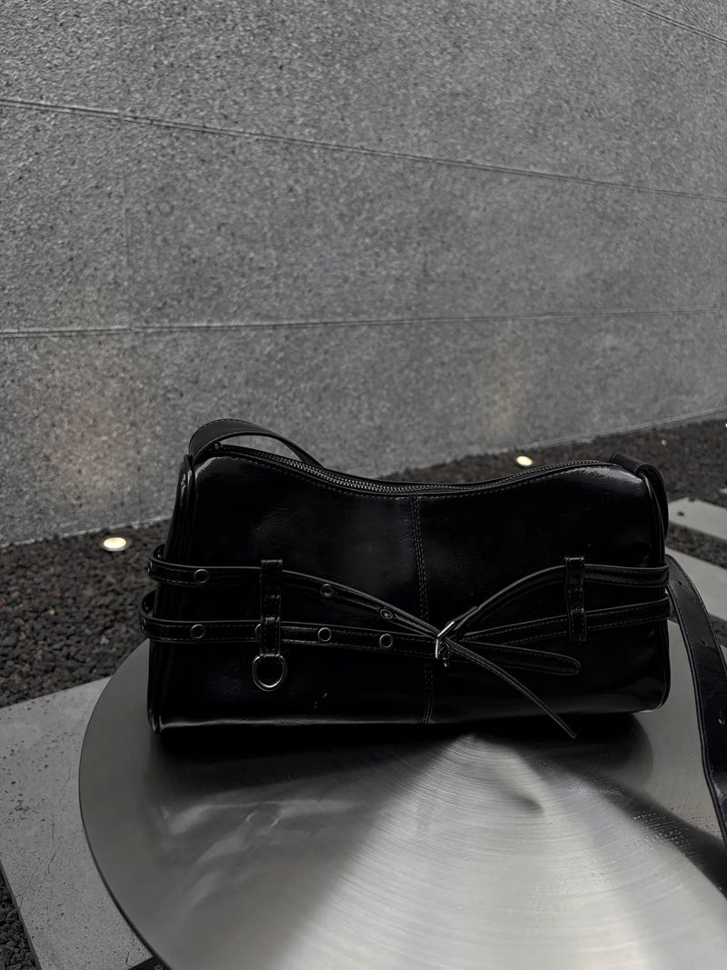 URBAN UNIQUE（アーバンユニーク）の「アイレット ベルテッド ショルダーバッグ（バッグ）」