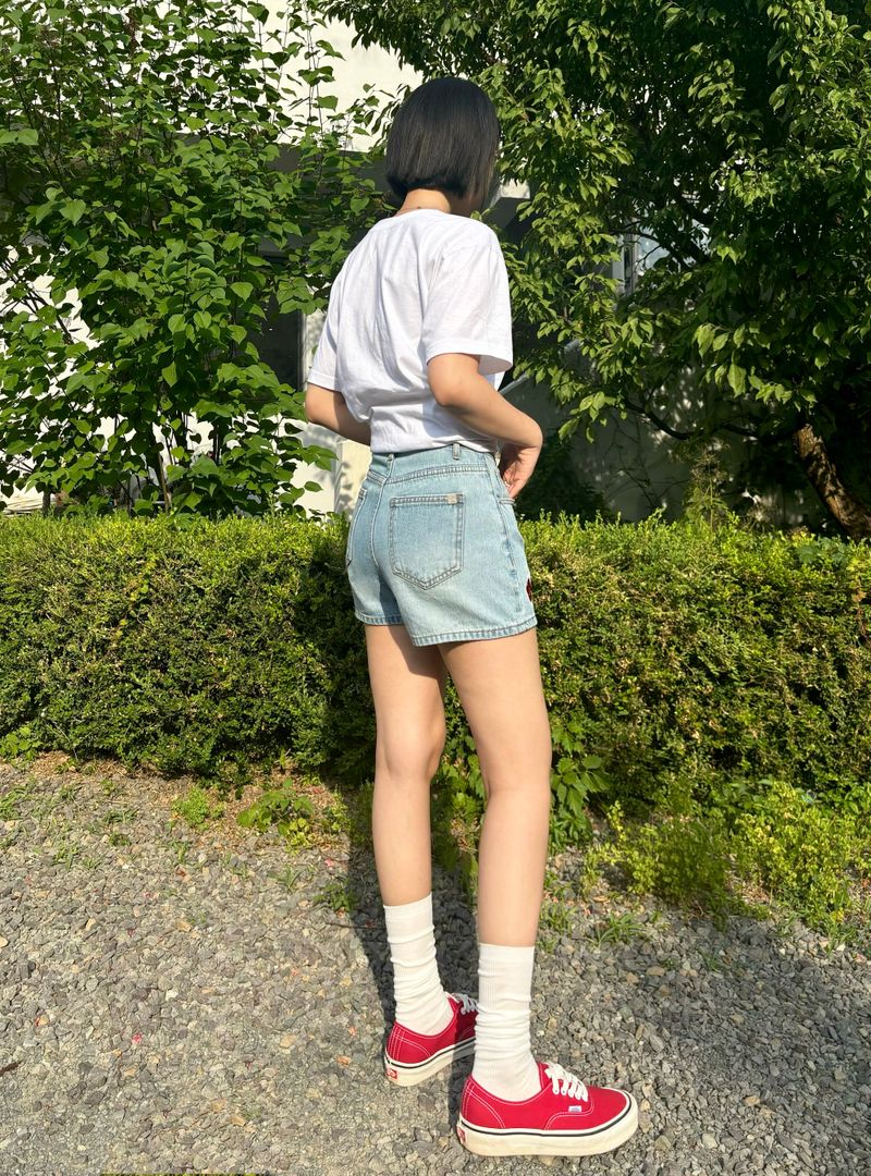 FLOWER EMBROIDERY LIGHT BLUE DENIM SHORTS code 18201