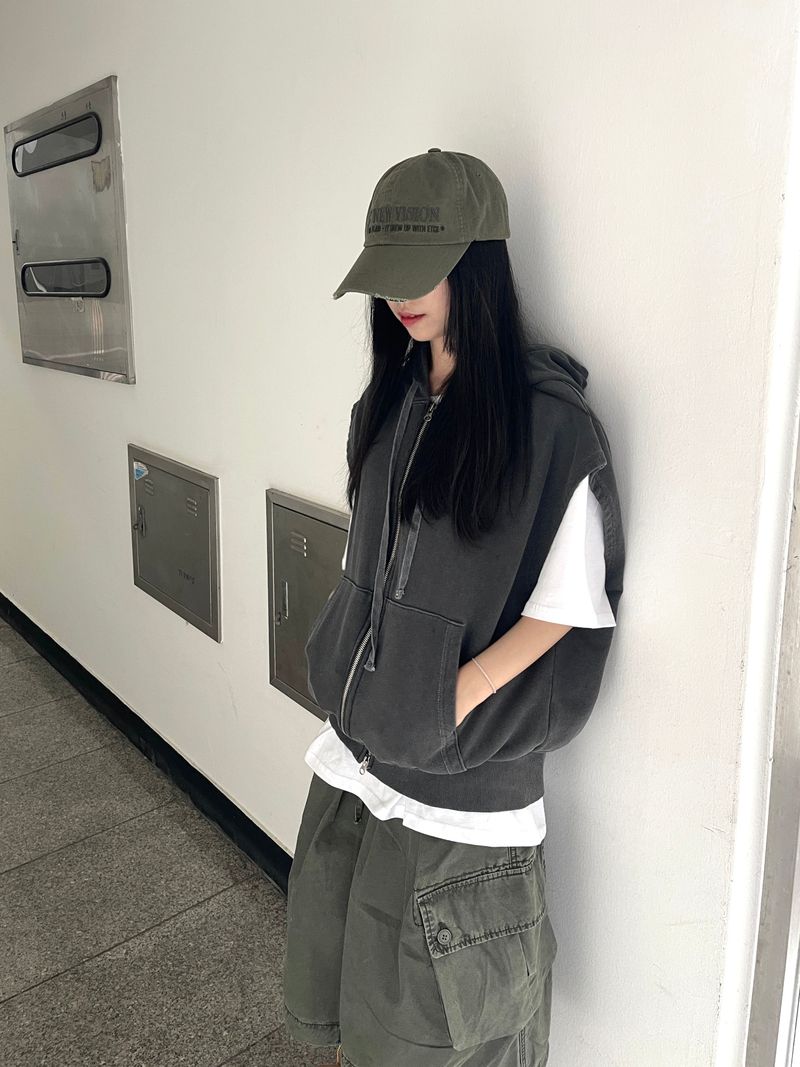 Leo Pigment Hooded Two-Way Vest