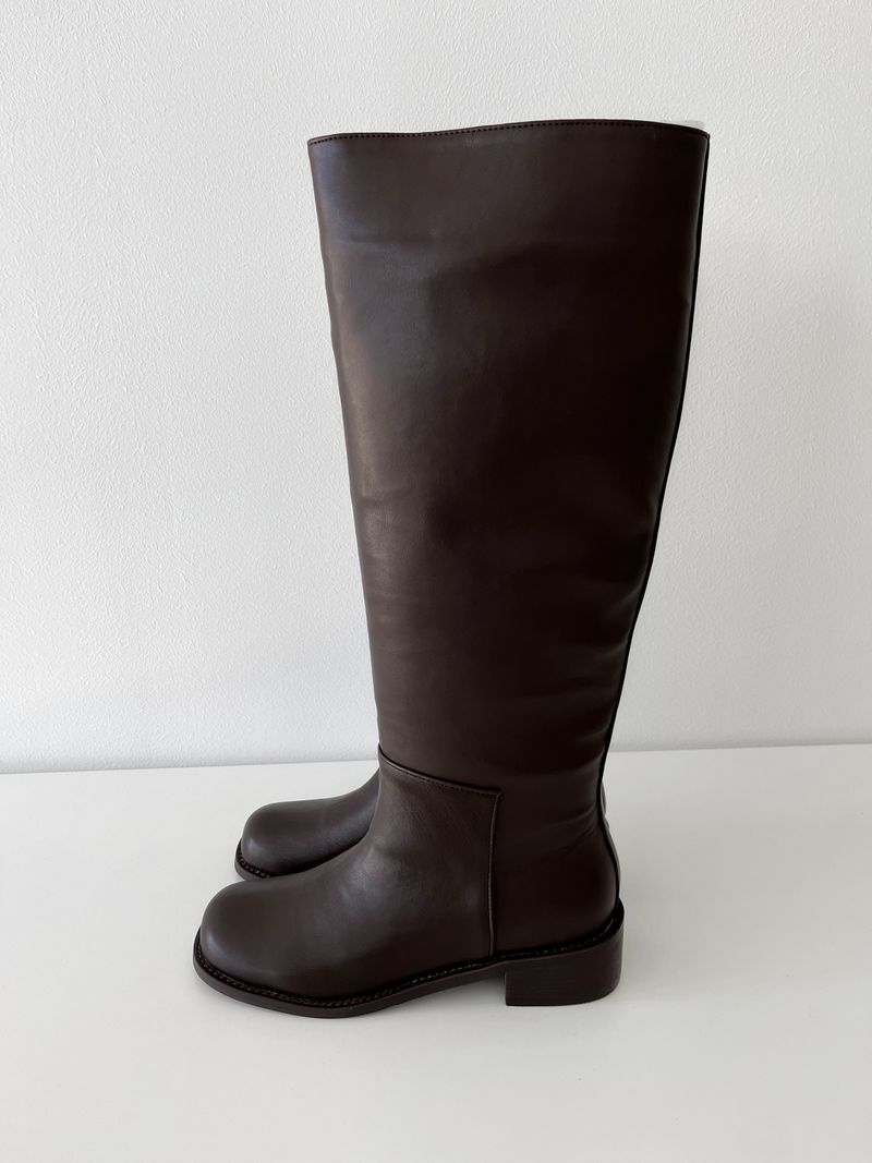 Simple round long boots