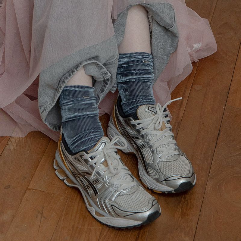 mellotory(メロートリー)の「VELVET MIDDLE SOCKS (DEEP GRAY)(Fashion Accessories)」