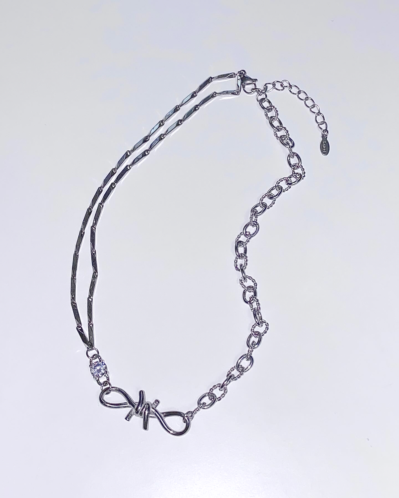 Twisted Ribbon Cubic Bold Choker Necklace