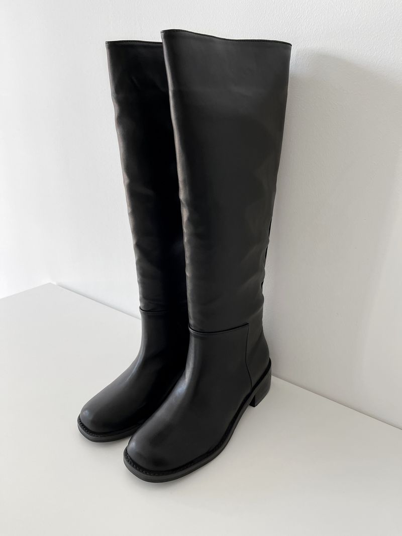 Simple round long boots