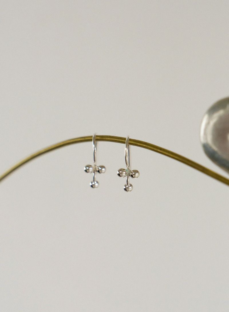 petit flower earring - silver