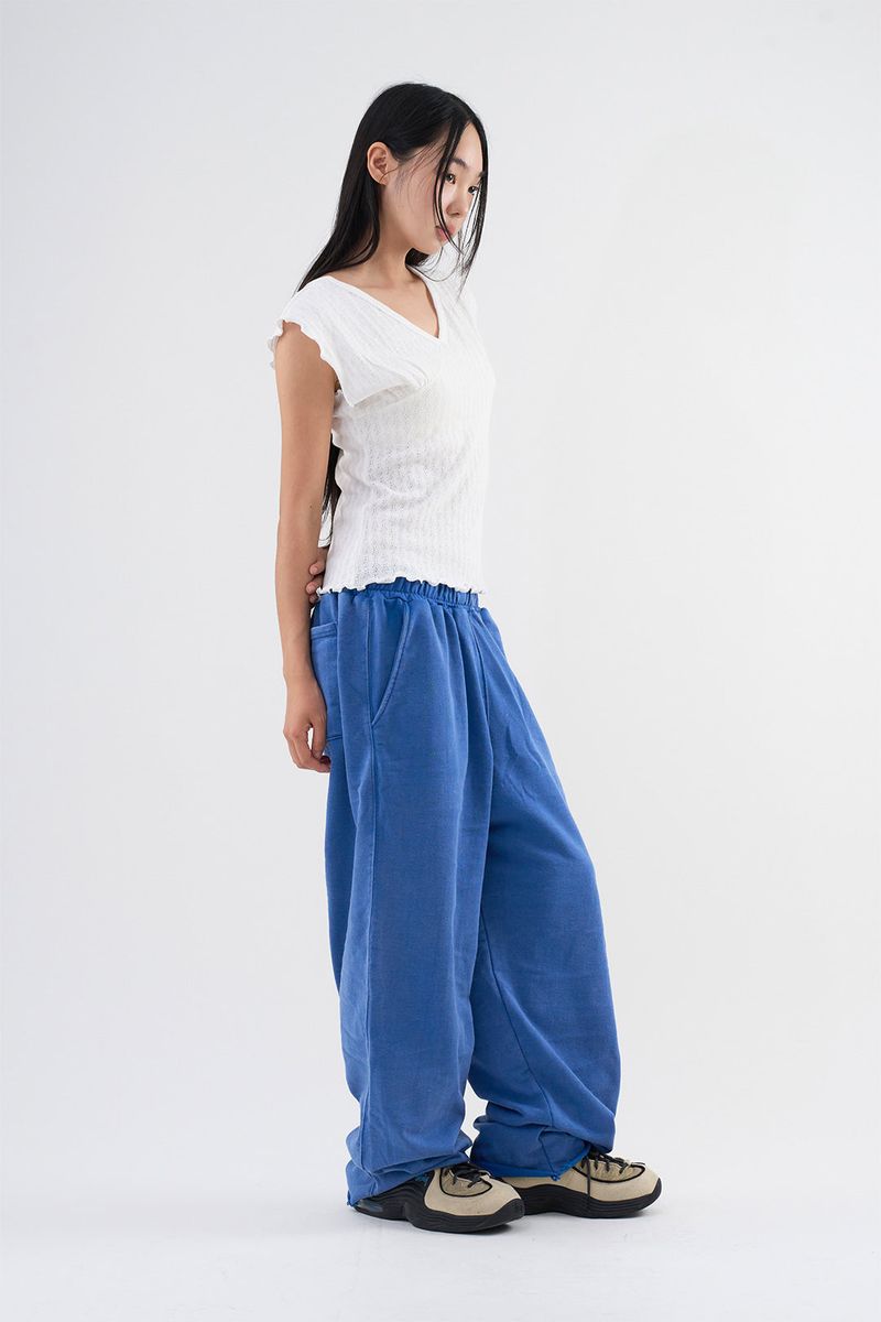 Cut-off washed sweatpants