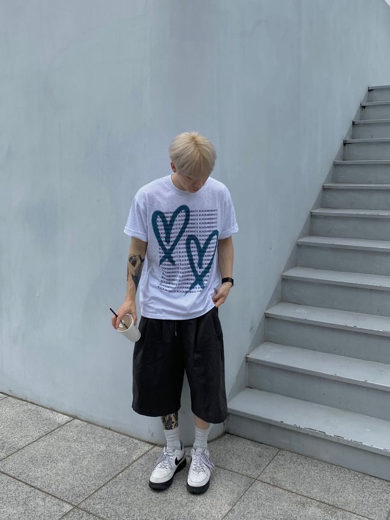 BK AND WHT half T 3C