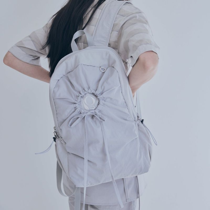 hole string po backpack (light grey)