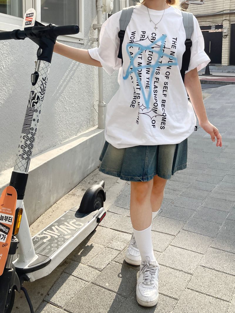 heenytsuki（ヒニツキ）の「Twinkle star lettering short-sleeved shirt（Tops）」