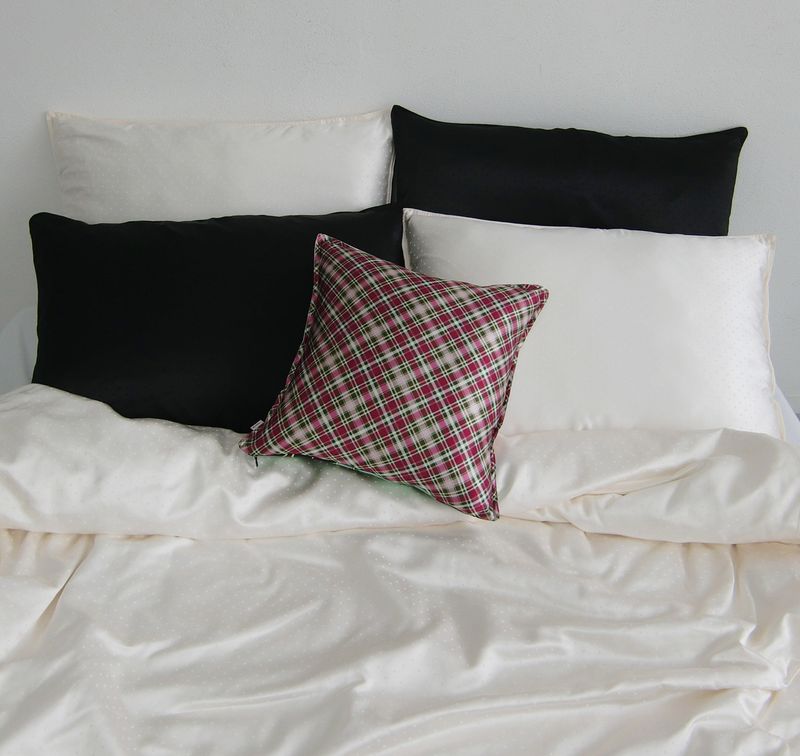 strawberry cushion cover